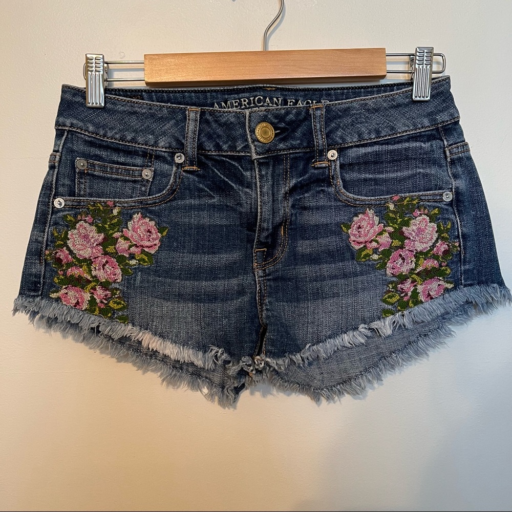 ☀️3/$15 American Eagle Floral Embroidered Denim Shorts